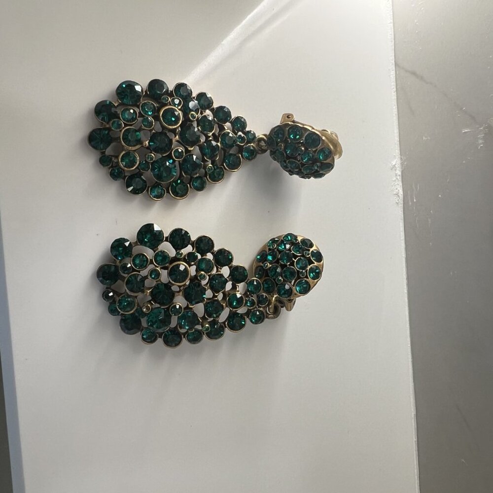 NEW OSCAR DE LA RENTA Earrings.